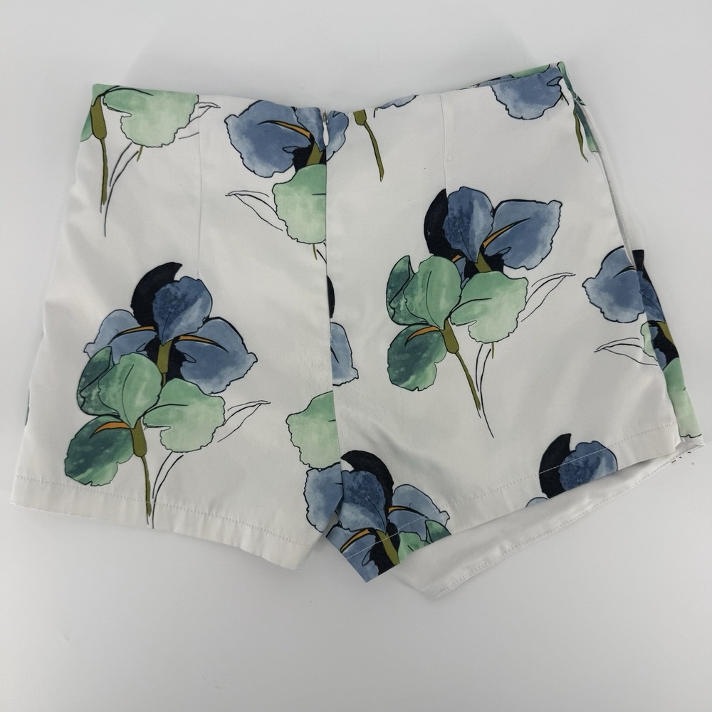 Tea N Cup Shorts Floral‎ Small Beach Resort Modern Preppy